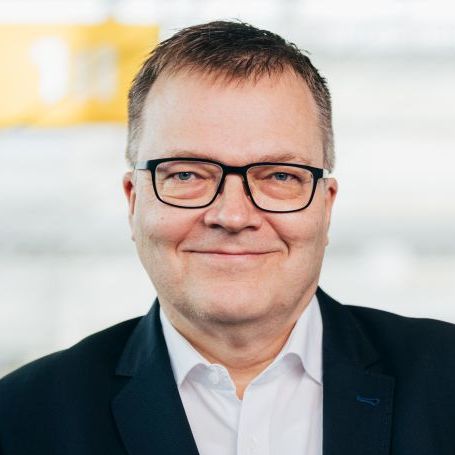 Portrait photo of Prof. Dr. Dieter Burdorf